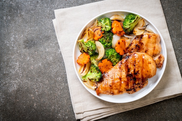 Filete De Pechuga De Pollo Con Verduras