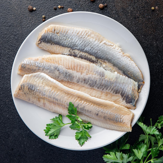 Filete de pescado arenque comida de marisco fresco noruego snack en la mesa espacio de copia