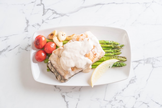 filete de pescado pargo a la parrilla