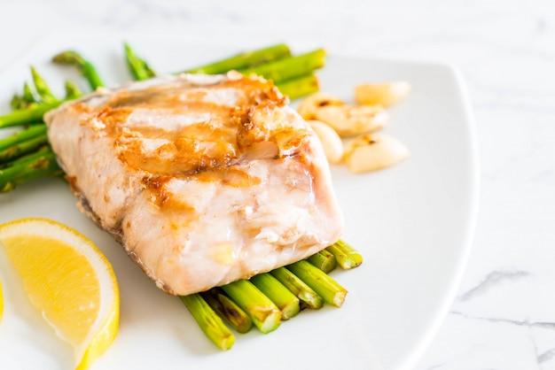 filete de pescado a la parrilla