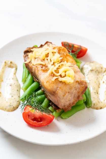 filete de pescado a la parrilla