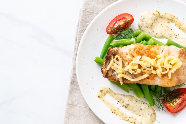 filete de pescado a la parrilla