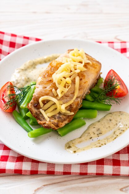 filete de pescado a la parrilla