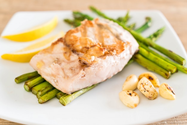 filete de pescado a la parrilla