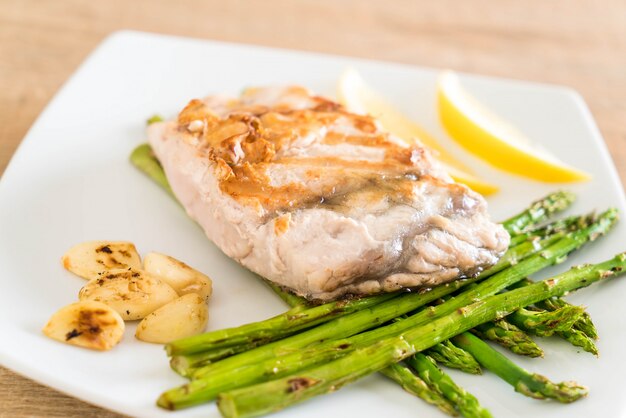 filete de pescado a la parrilla