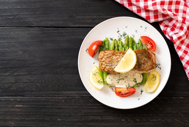 filete de pescado a la parrilla