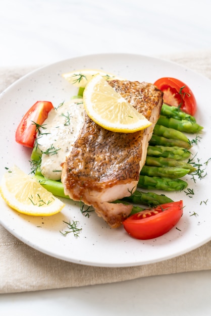 filete de pescado a la parrilla