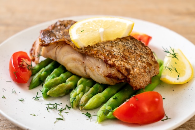 filete de pescado a la parrilla