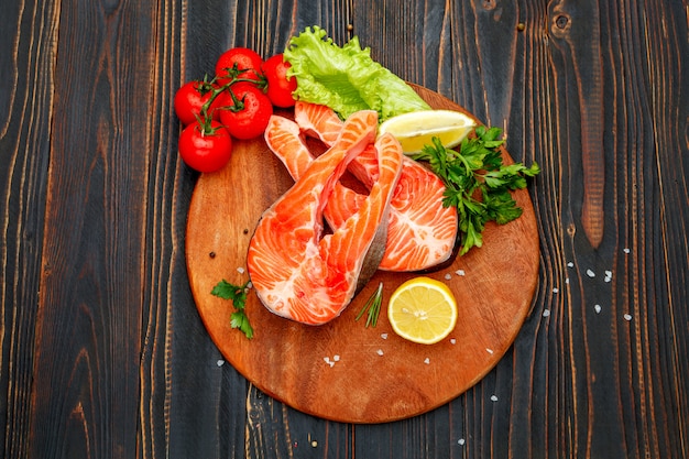 Filete de pescado rojo salmón crudo fresco