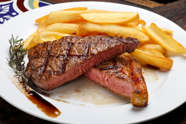 Foto filete de picanha con papas fritas