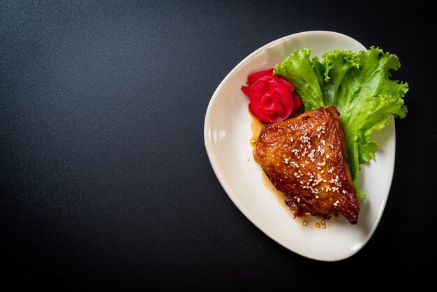 filete de pollo a la parrilla con salsa teriyaki