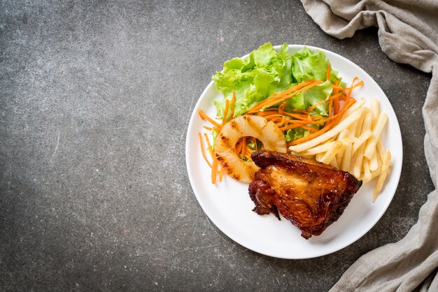 filete de pollo a la parrilla con vegetales