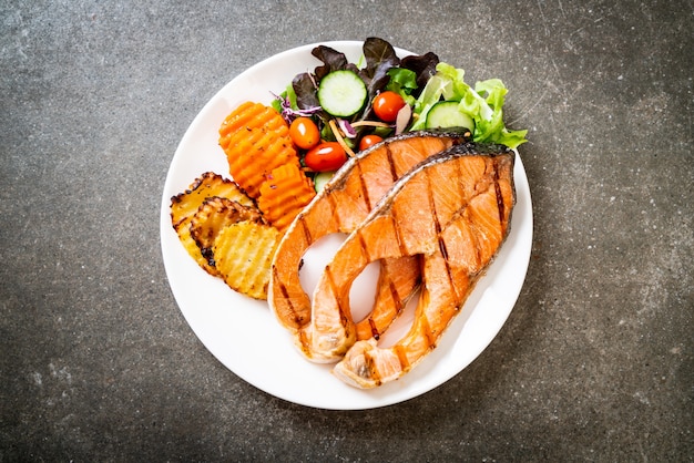 Filete de salmón a la plancha con verduras