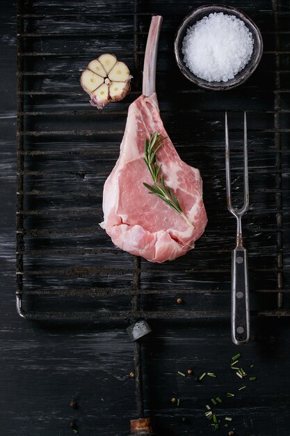 Filete de ternera cruda tomahawk