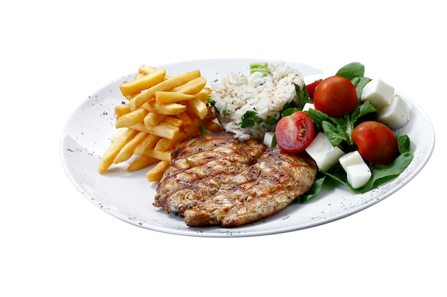 Filete de ternera con patatas y arroz en fondo blanco aislado