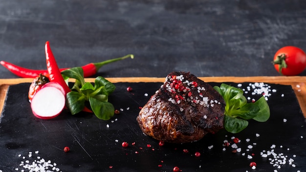 Filete de ternera a la plancha con especias. Copia espacio