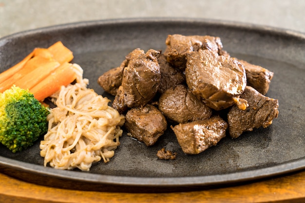 Foto filete de ternera con vegetales