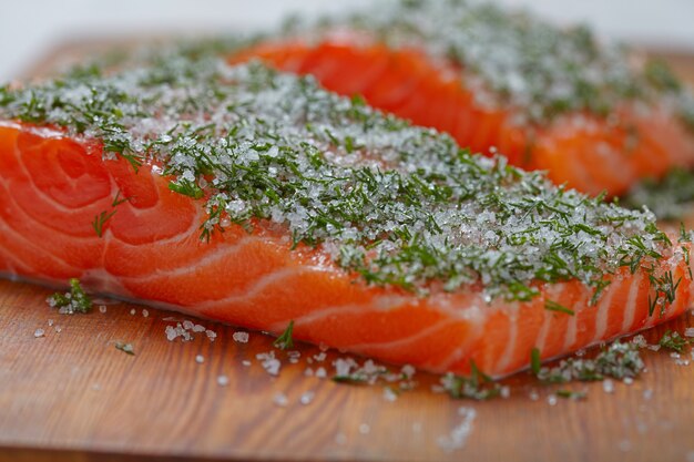 Filetes de salmão com endro