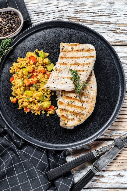 Filetes de pollo asado con quinoa