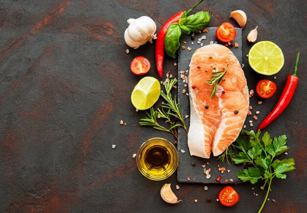 Foto filetes de salmón crudo