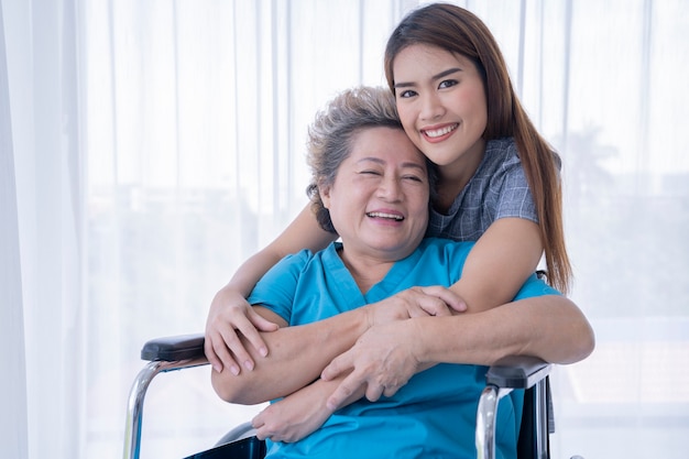 filha e mãe no hospital