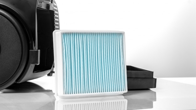 Foto filtro de polvo de aspiradora, repuestos, suministros, sobre un fondo blanco.