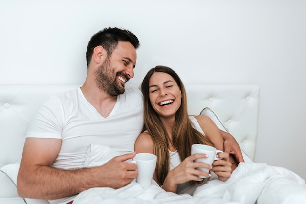 Fim de semana de manhã na cama.