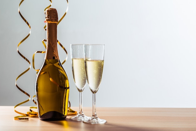 Fin de año nuevo fondo de celebración con champagne