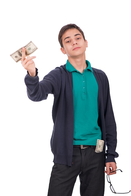 Financeiro, planejamento, infância e conceito - sorridente menino segurando o dinheiro do dólar na mão sobre o fundo branco.