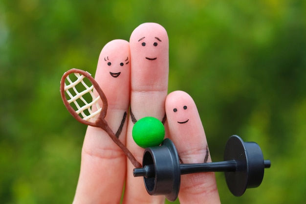 Fingerkunst einer glücklichen Familie im Sport.