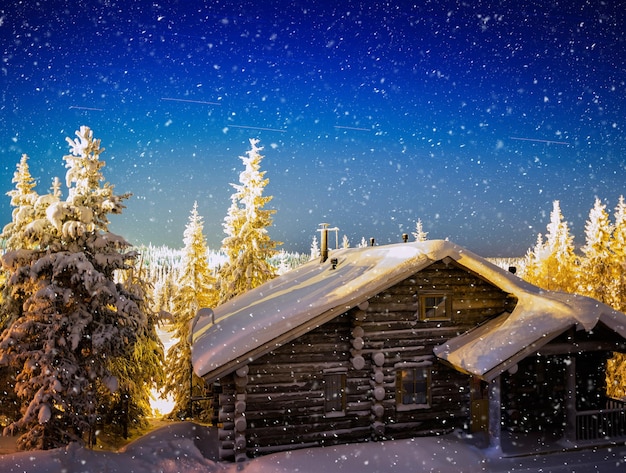 Finnische Kabine während intensiver schneitender Kulisse hd