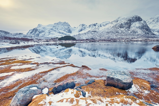 Fiorde no inverno, Noruega