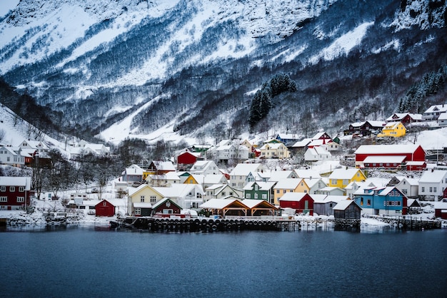 Fiordes noruegueses no inverno