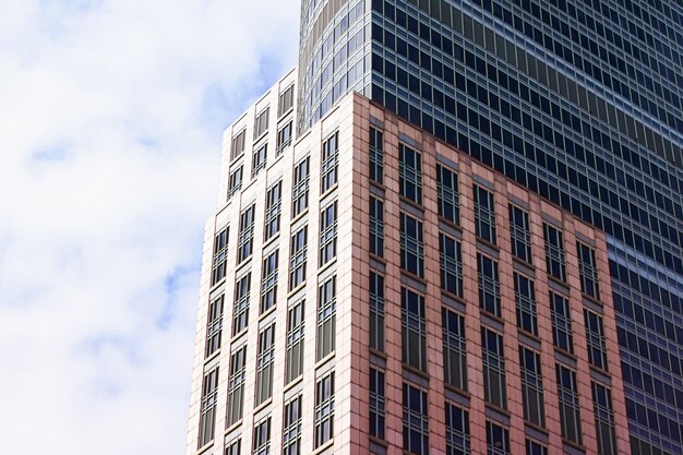 Firmengebäude im modernen Wolkenkratzer des Finanzviertels in der Innenstadt von Gewerbeimmobilien...