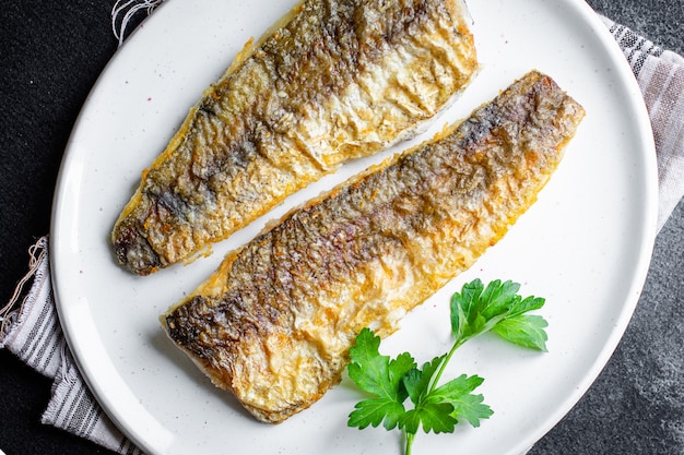 Fisch Seehecht gebraten frische Meeresfrüchte zweiten Gang Grill pescetarian Diät