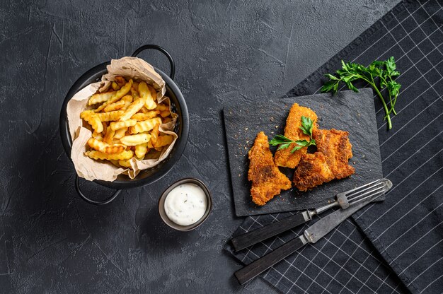 Fisch und Pommes mit Sauce Tartar