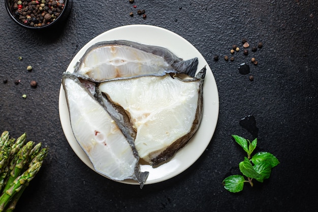 Fisch-Wels-Stück Meeresfrüchte-Steak-Rohprodukt bereit, auf dem Tisch gesunde Lebensmittelmahlzeit zu kochen