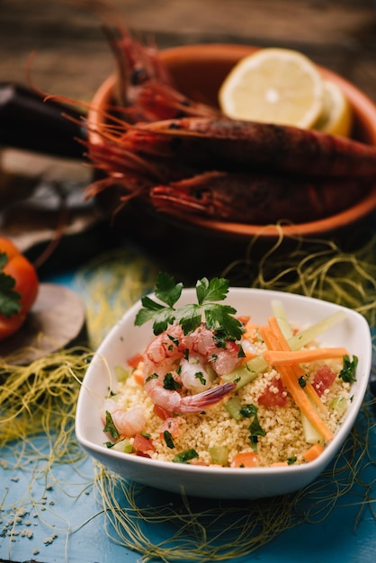 Fischcouscous mit Garnelen aus Mazara del Vallo