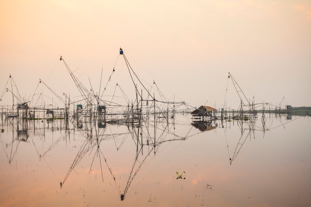 Fischen schmeichelhaft, Tuek Sadung in Thailand, bei Sonnenaufgang