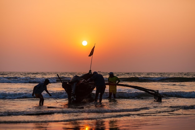 Fischer mit Fang in Goa