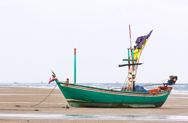 Fischerboot am Strand