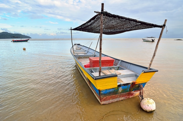 Fischerboot am Strand