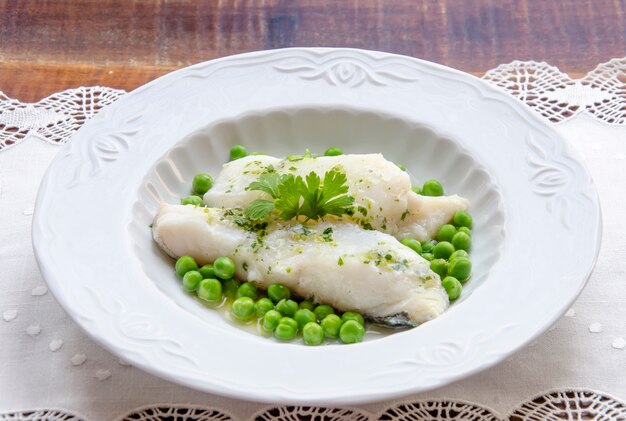 Fischfilets mit Erbsen