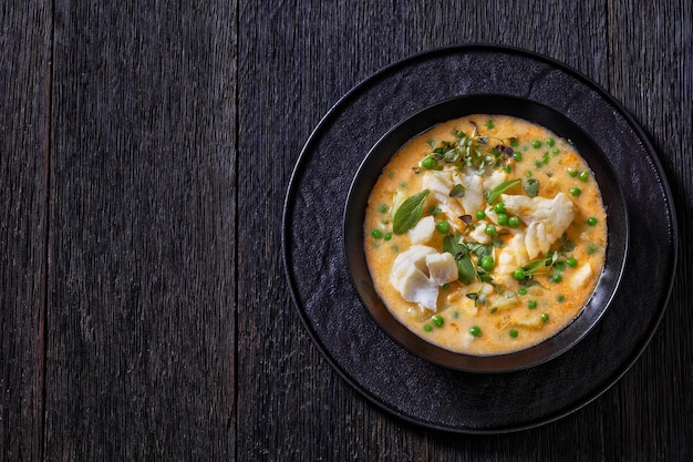 Fischsuppe mit Kabeljau-Erbsen-Kartoffeln