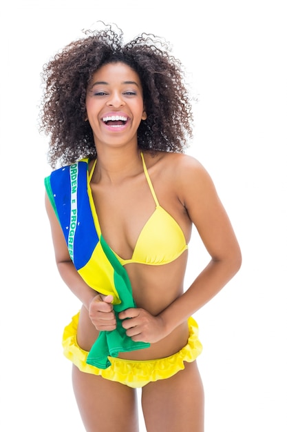 Fit, menina, amarela, biquíni, segurando, brasil, bandeira, sorrindo, câmera