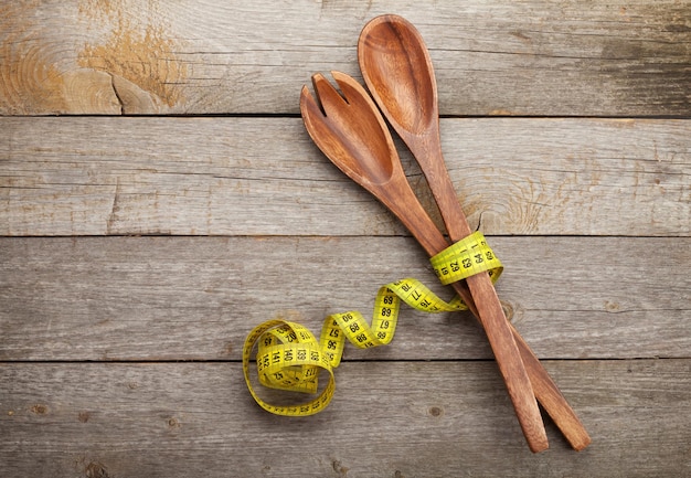 Foto fita métrica com utensílios de cozinha dieta alimentar