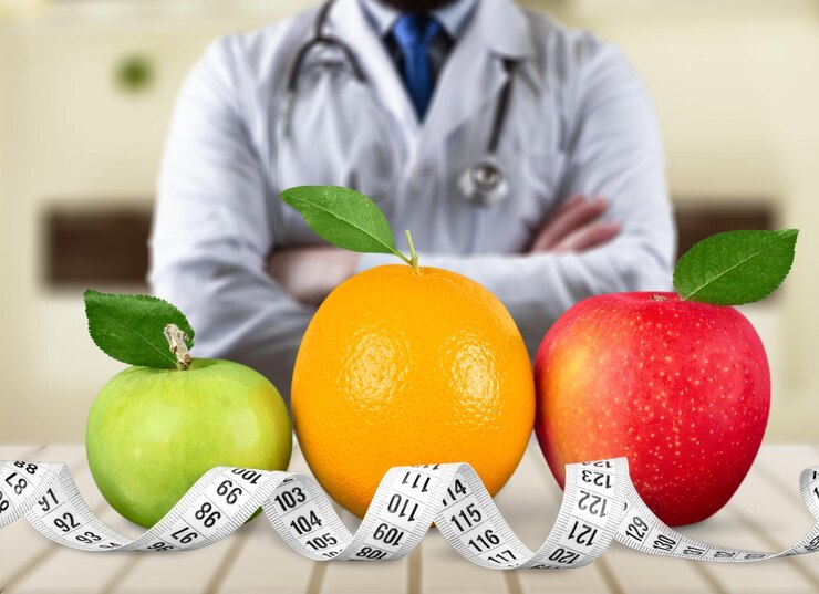 Foto fita métrica e frutas frescas, cocnept de saúde