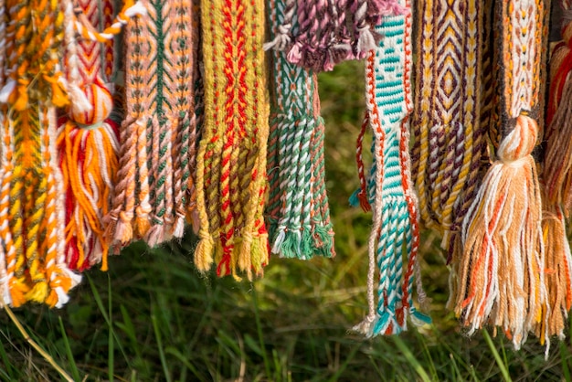 Fitas coloridas brilhantes. Cinto étnico eslavo para roupas.