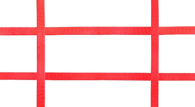 Fitas de cetim vermelho no conjunto branco 38