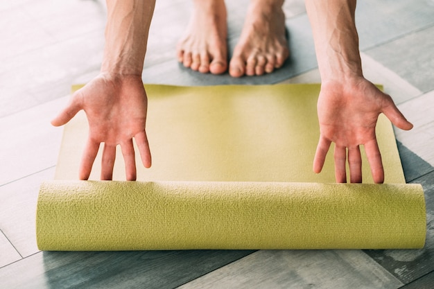 Foto fitness esportivo e treinamento de resistência. exercício físico para um corpo forte e mente saudável